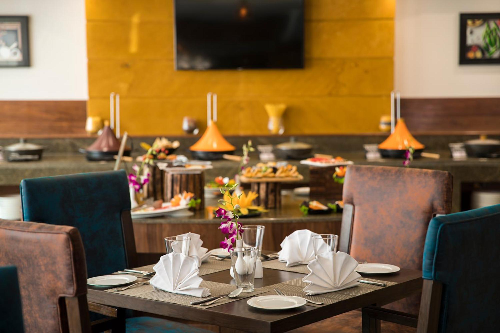 Regenta Central Cassia Zirakpur Chandigarh Exterior foto