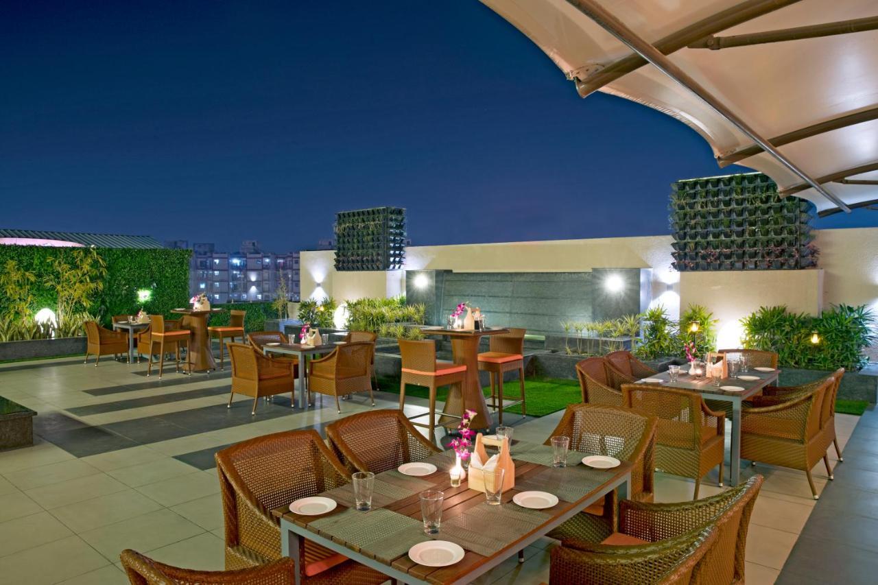 Regenta Central Cassia Zirakpur Chandigarh Exterior foto